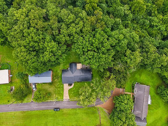 2nd image of 1416 Oakmont Cir