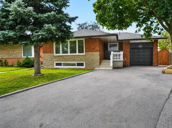 18 Spencely Ct, Toronto, ON M9P 1N5