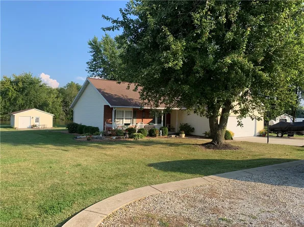 26 Seneca Trl, Pana, IL 62557