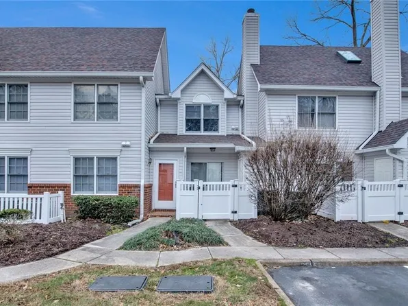 23 Tamarisk Quay APT E, Hampton, VA 23666