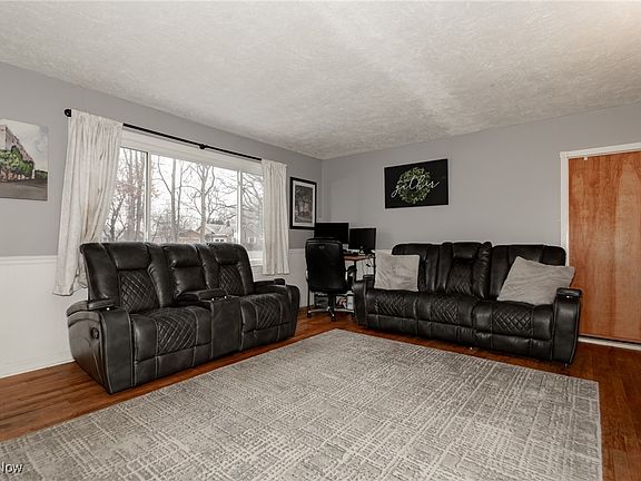 3rd image of 753 Birchwood Dr