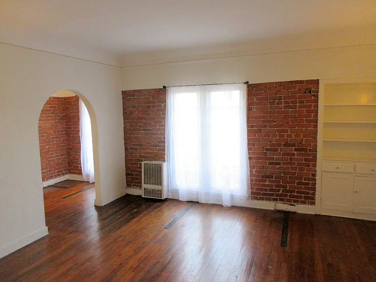 654 S Detroit St #401 — Photo 3