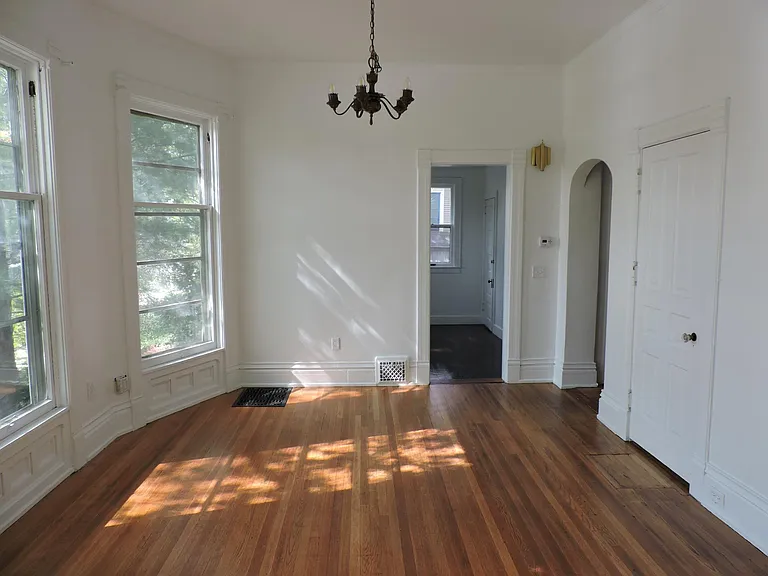 637 Wealthy St SE — Photo 6
