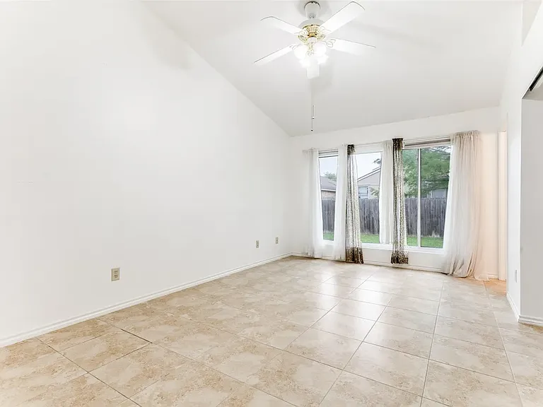 4617 Feathercrest Dr — Photo 16