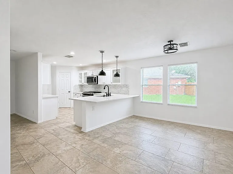 1011 Backland Ct — Photo 7