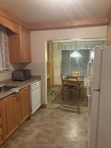 Toronto House for rent - 5 Bedrooms — photo 10