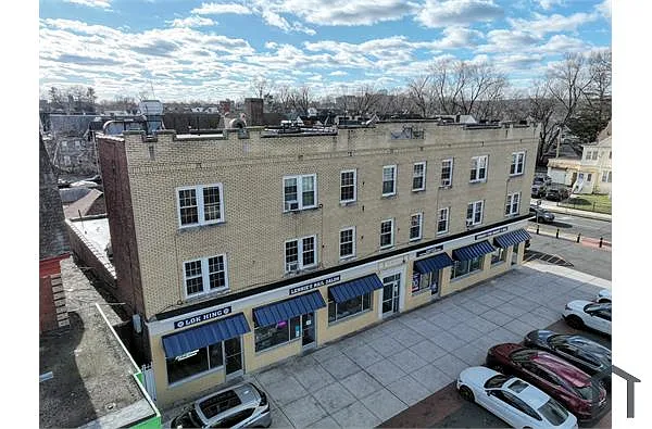 Building Photo - 635 Albany Ave
