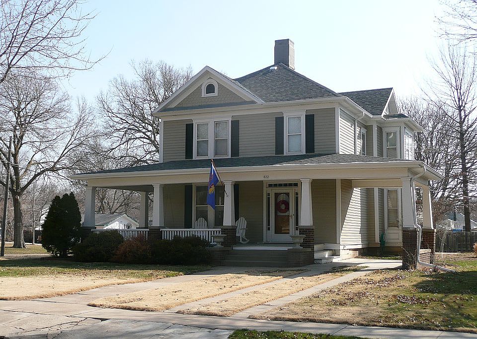 1st image of 822 N 8th St