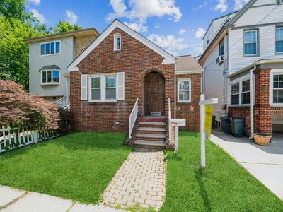668 Avenue E, Bayonne, NJ, 07002