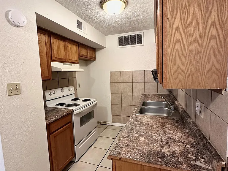 4322 Gillis St #206 — Photo 9