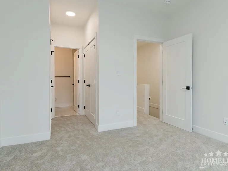 177 175a St #19 — Photo 12