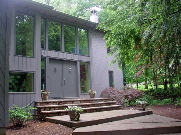 33 Timber Ln, West Milford, NJ 07435
