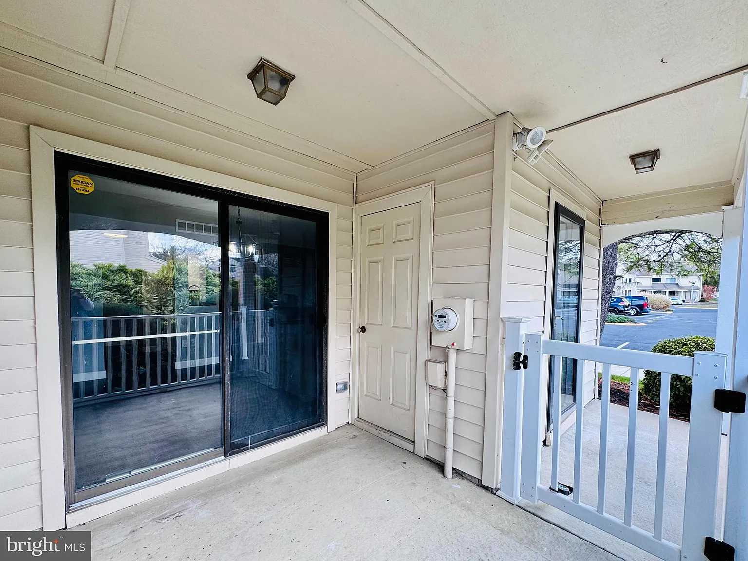 2 bed, 1.5 bath, 1087 sqft, $2,300 — Photo 3