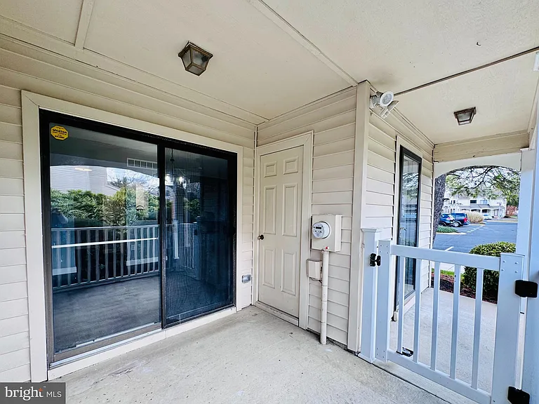 1403 Roberts Way — Photo 3