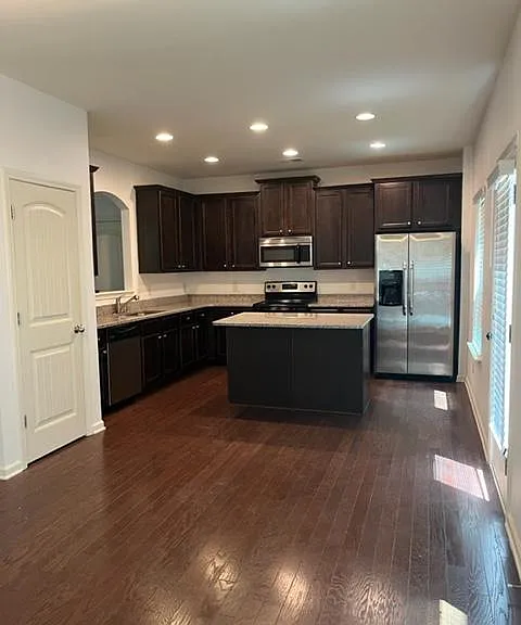 BEAUTIFAL UPSCALE KITCHEN Stainless Steel