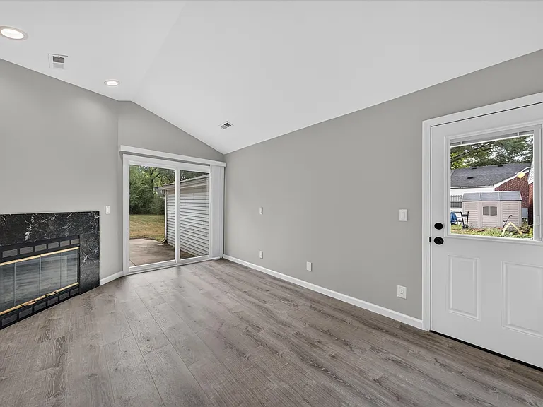 21150 Avon Ln — Photo 25
