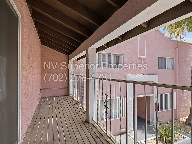 2274 E Desert Inn Rd — Photo 31