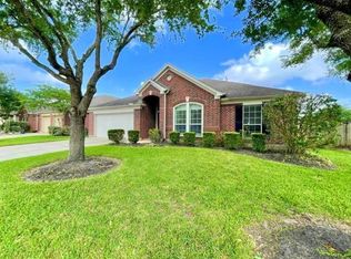 2215 Cambridge Shores Ln, Pearland, TX 77584