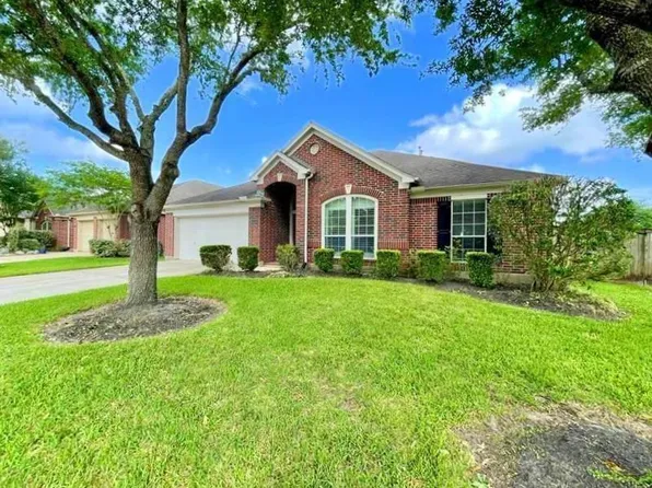 2215 Cambridge Shores Ln, Pearland, TX 77584