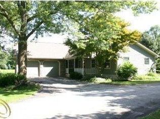 3125 Pleasant Valley Rd, Brighton, MI 48114