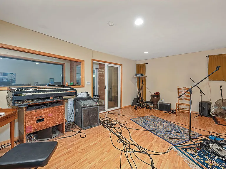 16832 Alice Way — Photo 37