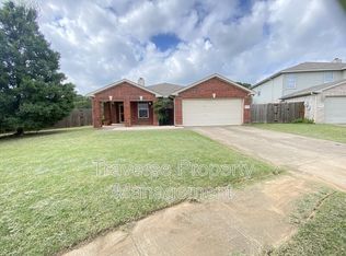 8016 Meadow View Trl, Fort Worth, TX 76120
