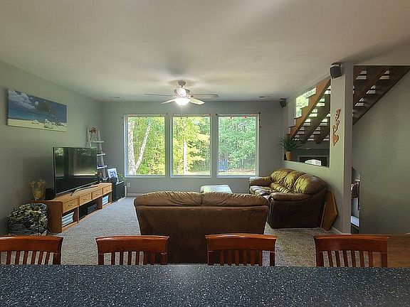 3rd image of 3223 Blue Hill Ln