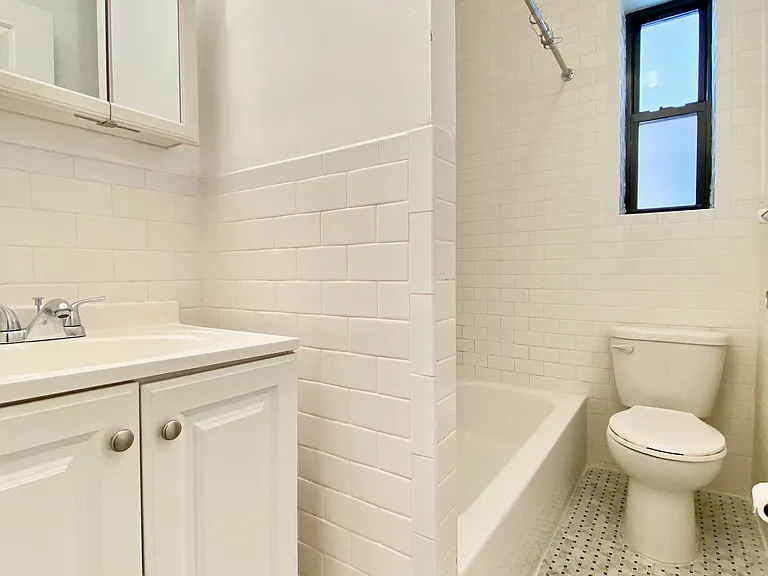 301 Sterling St #1A — Photo 5