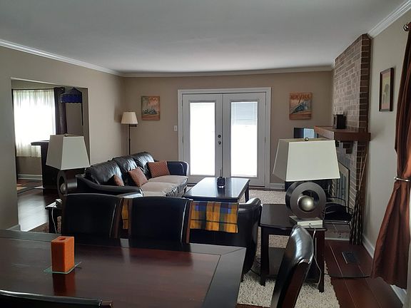 3rd image of 2397 Goldfinch St