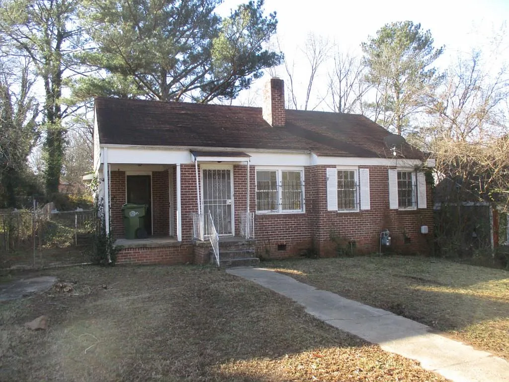 1758 Springview Rd NW photo 1