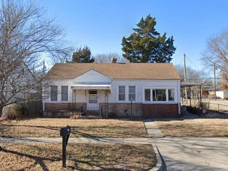 2301 S Laura Ave — Photo 1