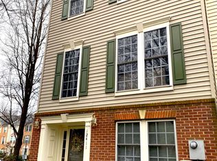 12411 Erica Hill Ln, Fairfax, VA 22033