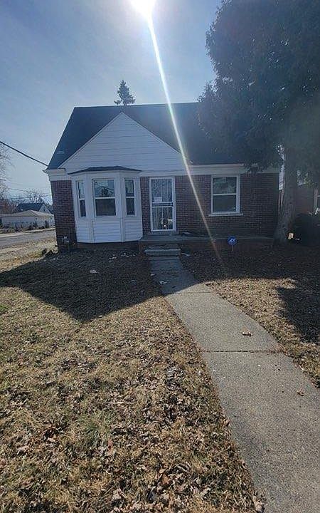 1st image of 16116 Coram St