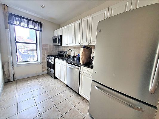 5th image of 586 Pacific St #5A