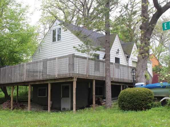 3712 E Lake Shore Dr, Wonder Lake, IL 60097