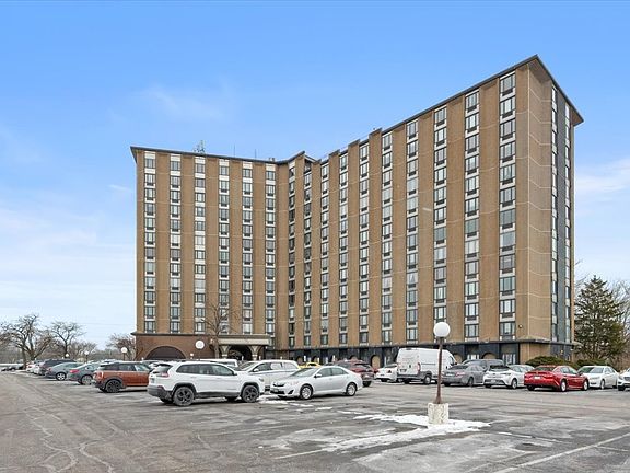 2nd image of 1 Renaissance Pl Unit 409