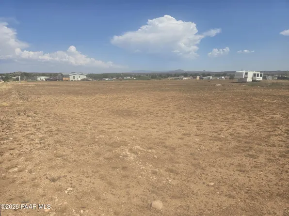 127 W Laxton Castle Way, Paulden, AZ 86334