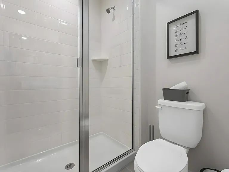 Tropical Palms Cir — Photo 29