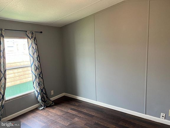 3rd image of 12 Cardinal Ln