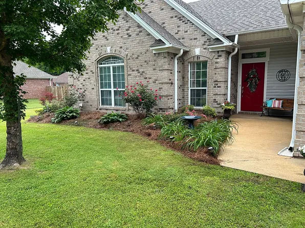 520 N Glenfield Rd, New Albany, MS 38652