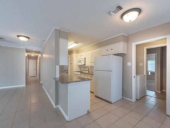 3rd image of 1403 Gunsmith St