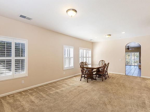 5th image of 104 Honeysuckle Court