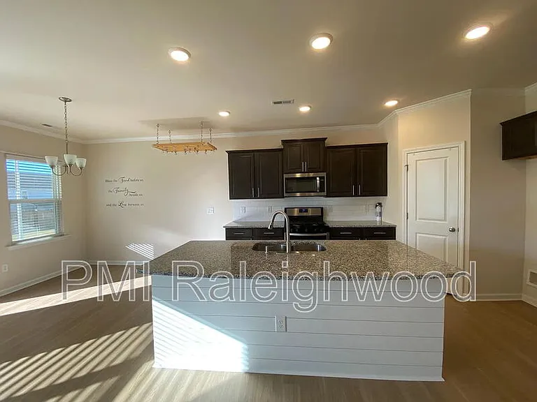 2124 Fox Chapel Pl — Photo 9