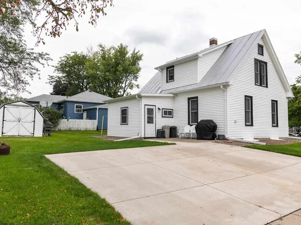 910 N Court St, Platteville, WI 53818