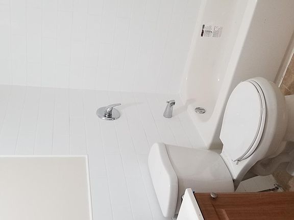 5th image of 447 Jackson Ave #3