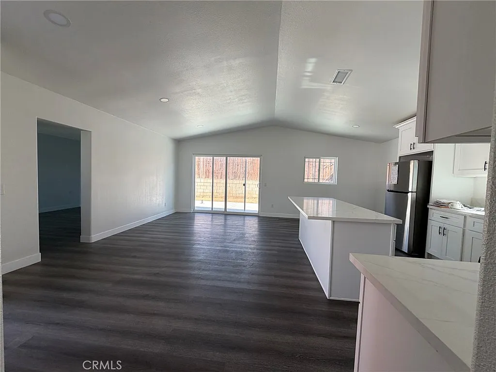 3 bed, 1021 sqft, $2,850 — Photo 4