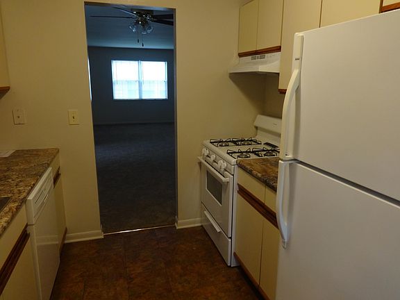 5th image of 459 N Cambridge Dr