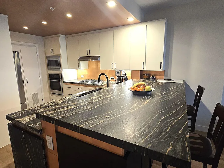 325 7th Ave #1301 — Photo 8