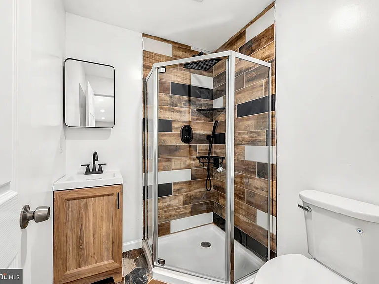 1015 McClenahan Ter — Photo 12