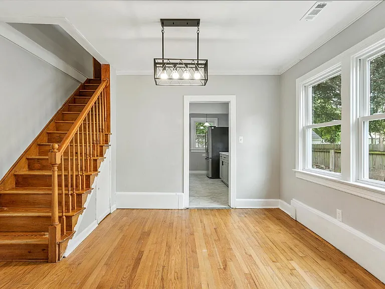 2913 Sir Walter Ln — Photo 5